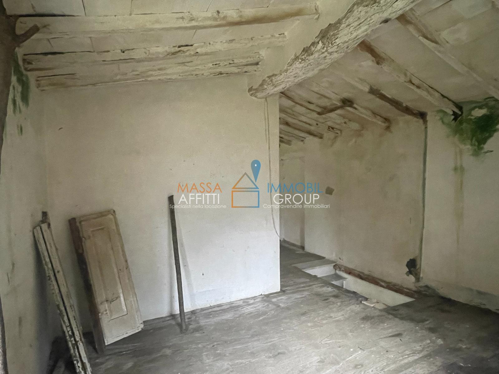 Immagine 41 di Casa semindipendente in vendita  in Via Monte Grappa 1 a Stazzema