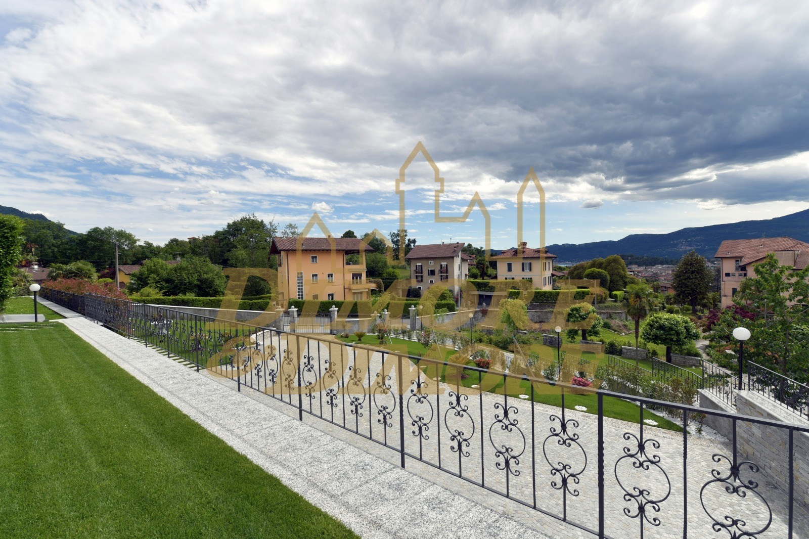 Immagine 15 di Villa in vendita  a Verbania