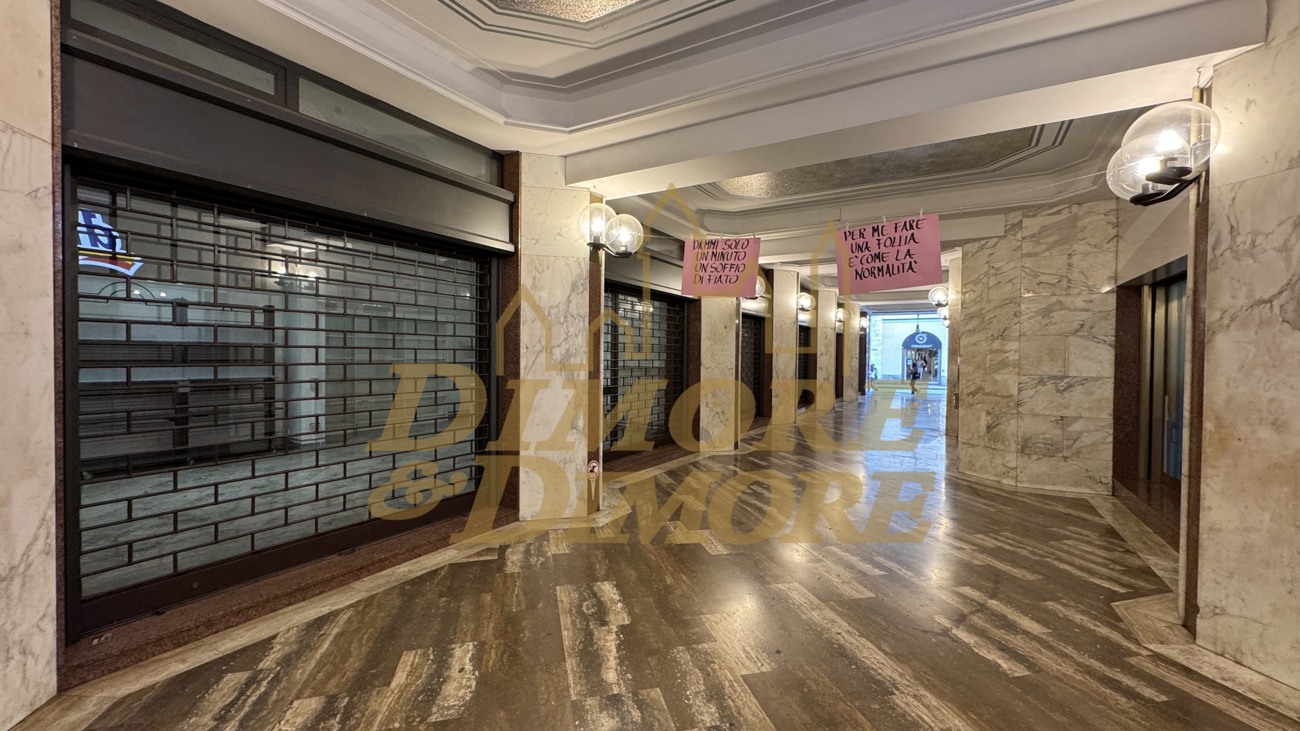 Immagine 1 di Locale commerciale in vendita  in VIA ALESSANDRO MANZONI 3 a Varese