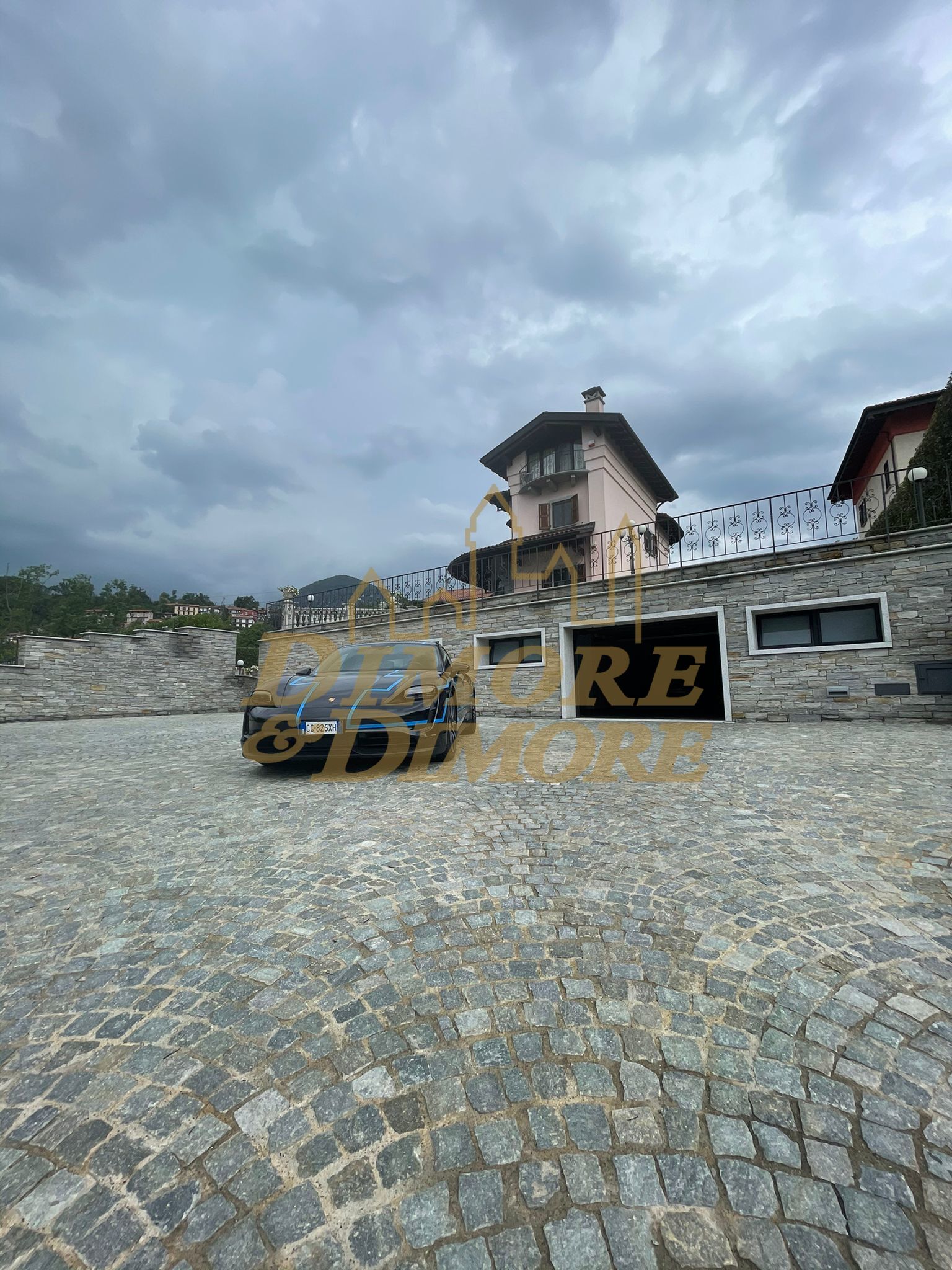 Immagine 31 di Villa in vendita  a Verbania