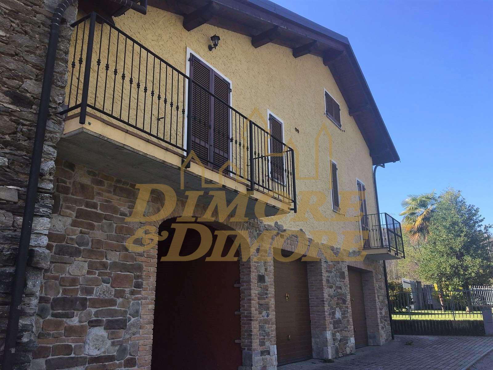 Immagine 4 di Villa in vendita  a Luino