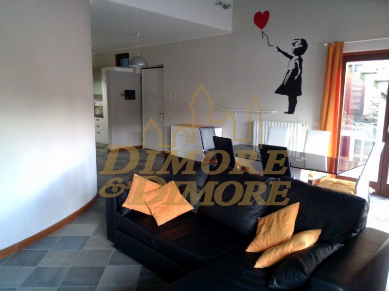 Immagine 10 di Villa in vendita  a Luino