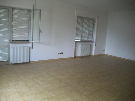 Immagine 12 di Trilocale in vendita  in VIA DEI MARSI a Castel Frentano