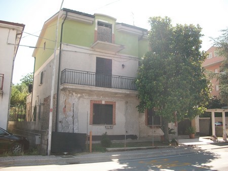 Immagine 2 di Trilocale in vendita  in VIA SAN ROCCO a Castel Frentano