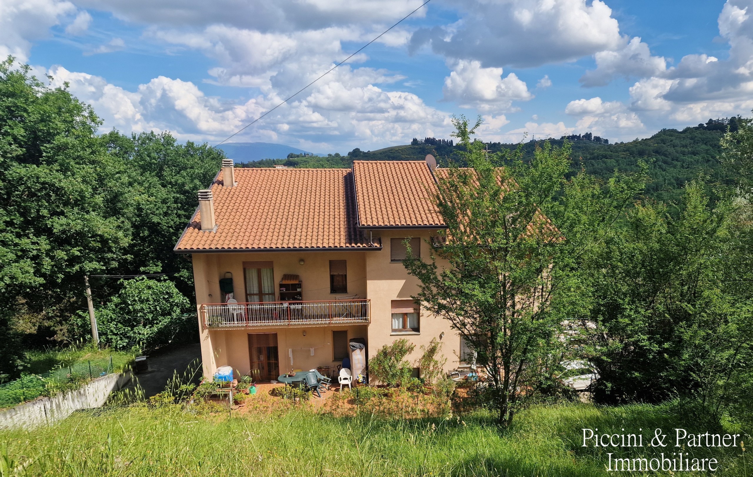 Immagine 1 di Pentalocale in vendita  in Strada Ponte Rio Ponte Pattoli a Perugia