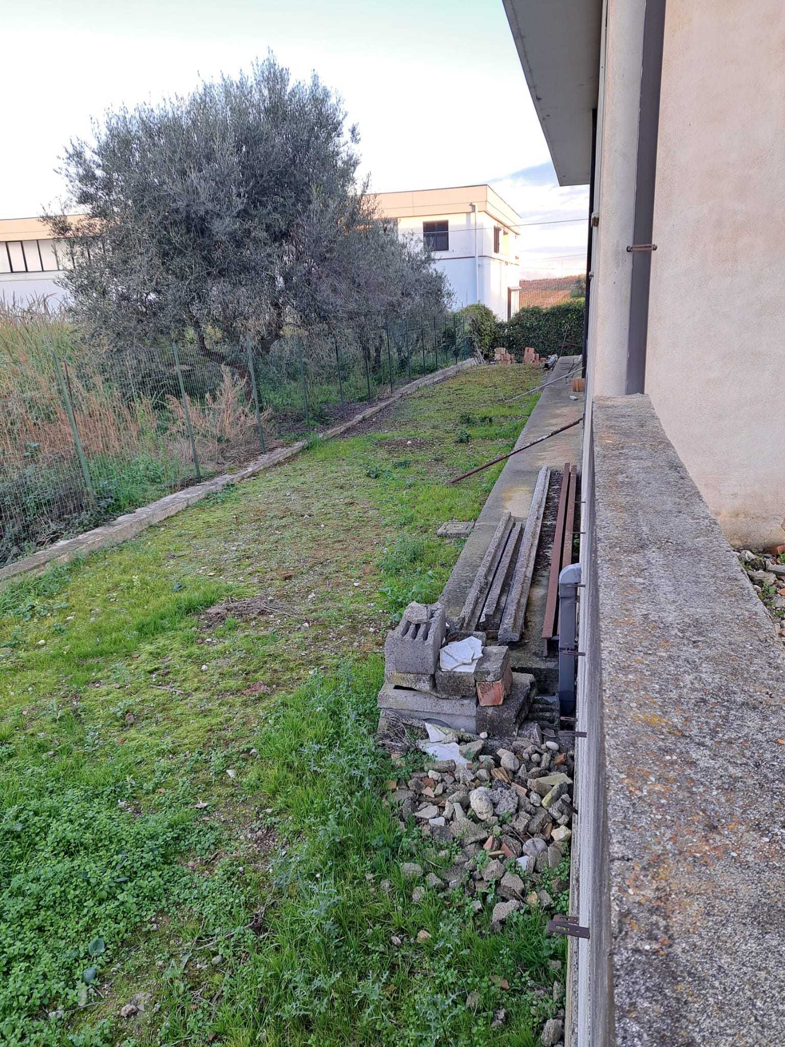 Immagine 12 di Capannone industriale in affitto  in via san rocco 64 a San Vito Chietino