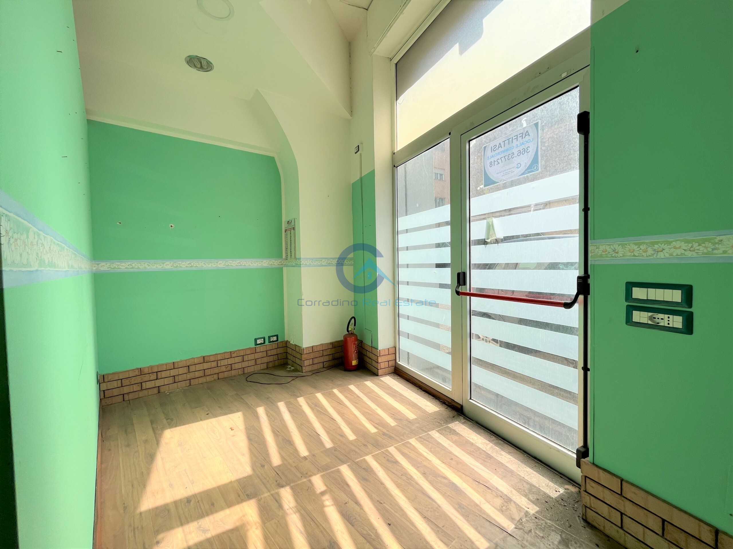 Immagine 6 di Locale commerciale in affitto  a Catanzaro