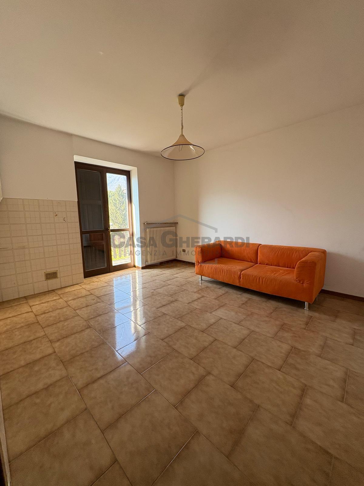 Immagine 9 di Trilocale in vendita  in Via Santa Geltrude Comensoli a Rota D'imagna