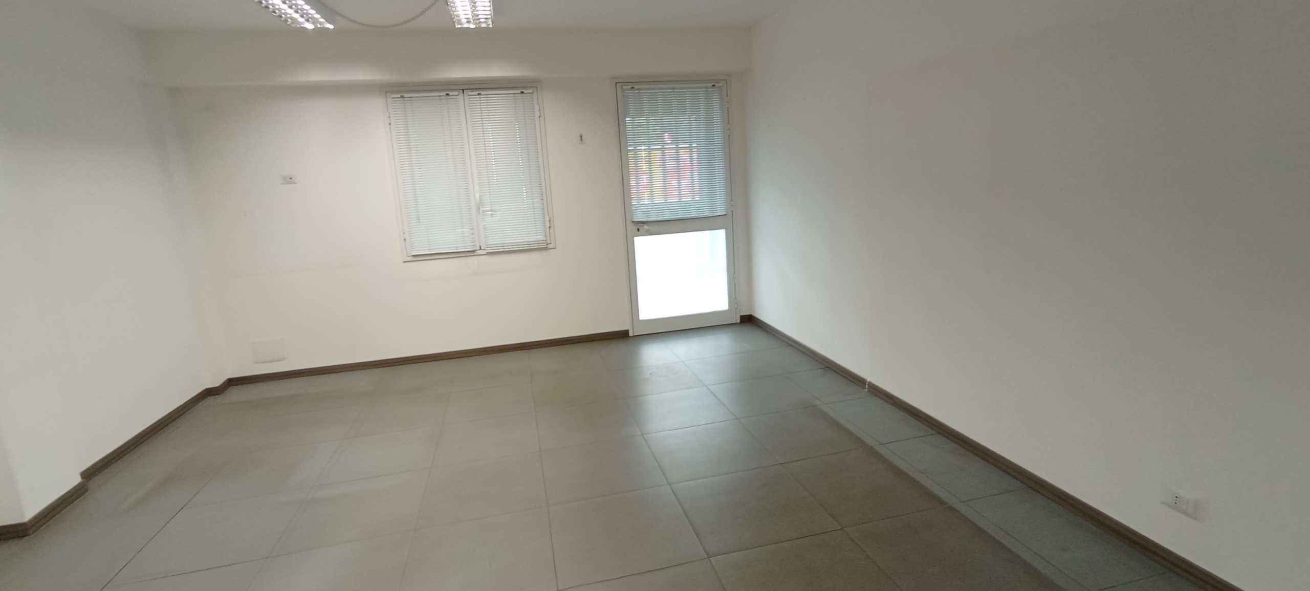 Immagine 8 di Ufficio in affitto  a Ragusa