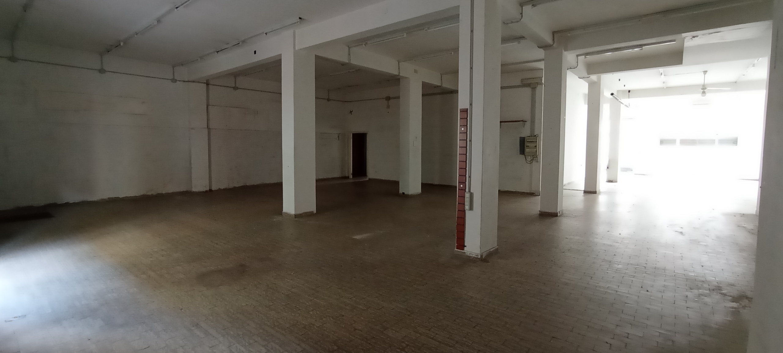 Immagine 6 di Locale commerciale in affitto  a Ragusa