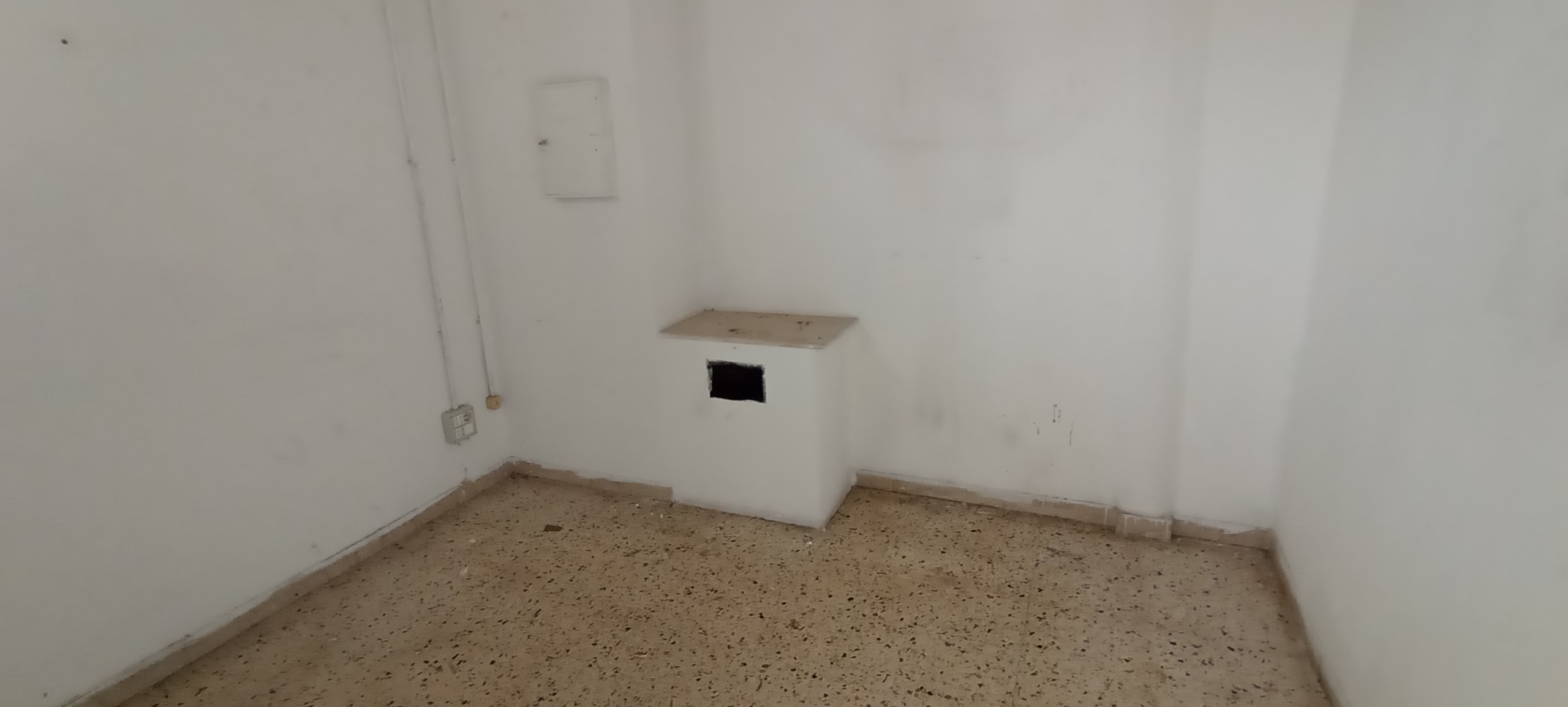 Immagine 8 di Locale commerciale in affitto  a Ragusa