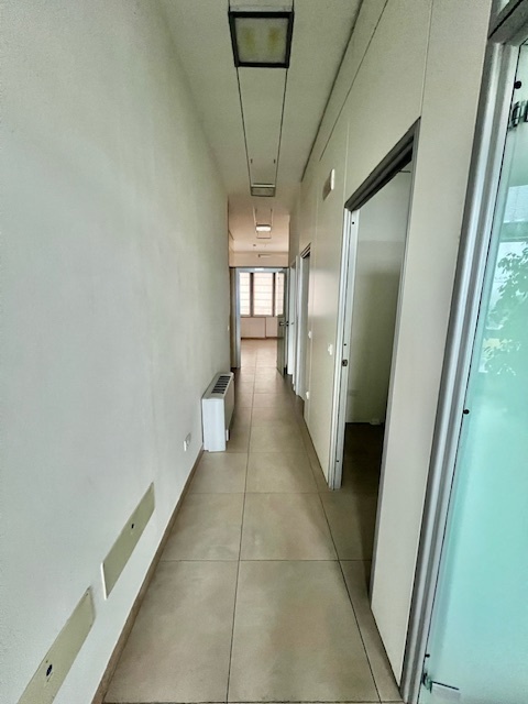 Immagine 16 di Ufficio in vendita  a Cesena