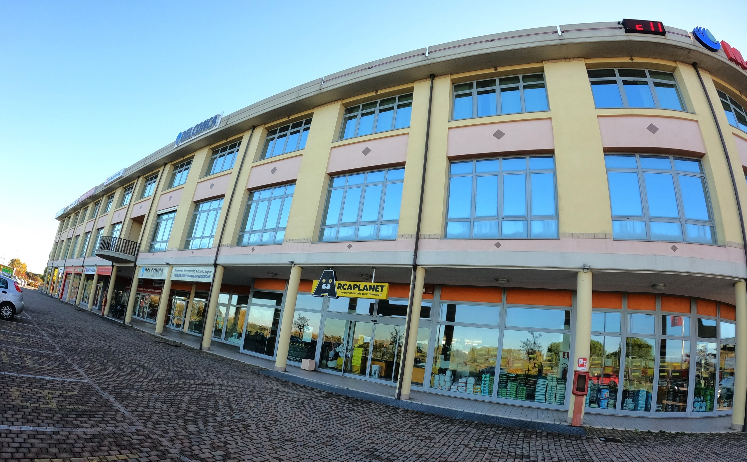 Immagine 23 di Ufficio in vendita  a Cesena