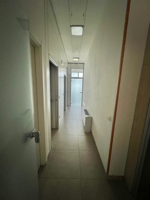 Immagine 11 di Ufficio in vendita  a Cesena