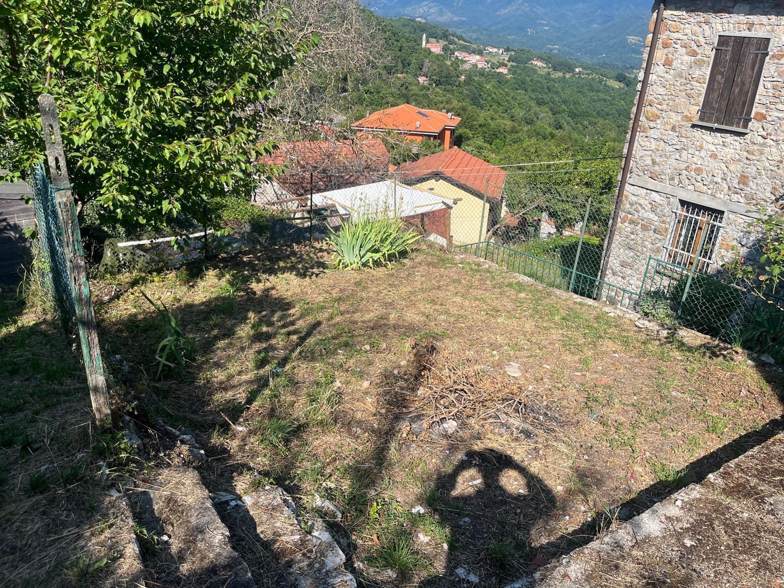 Immagine 7 di Porzione di casa in vendita  in Via IV Novembre 20 a Maissana