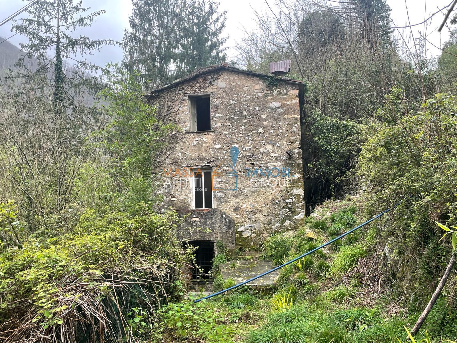Immagine 5 di Casa semindipendente in vendita  in Via Monte Grappa 1 a Stazzema