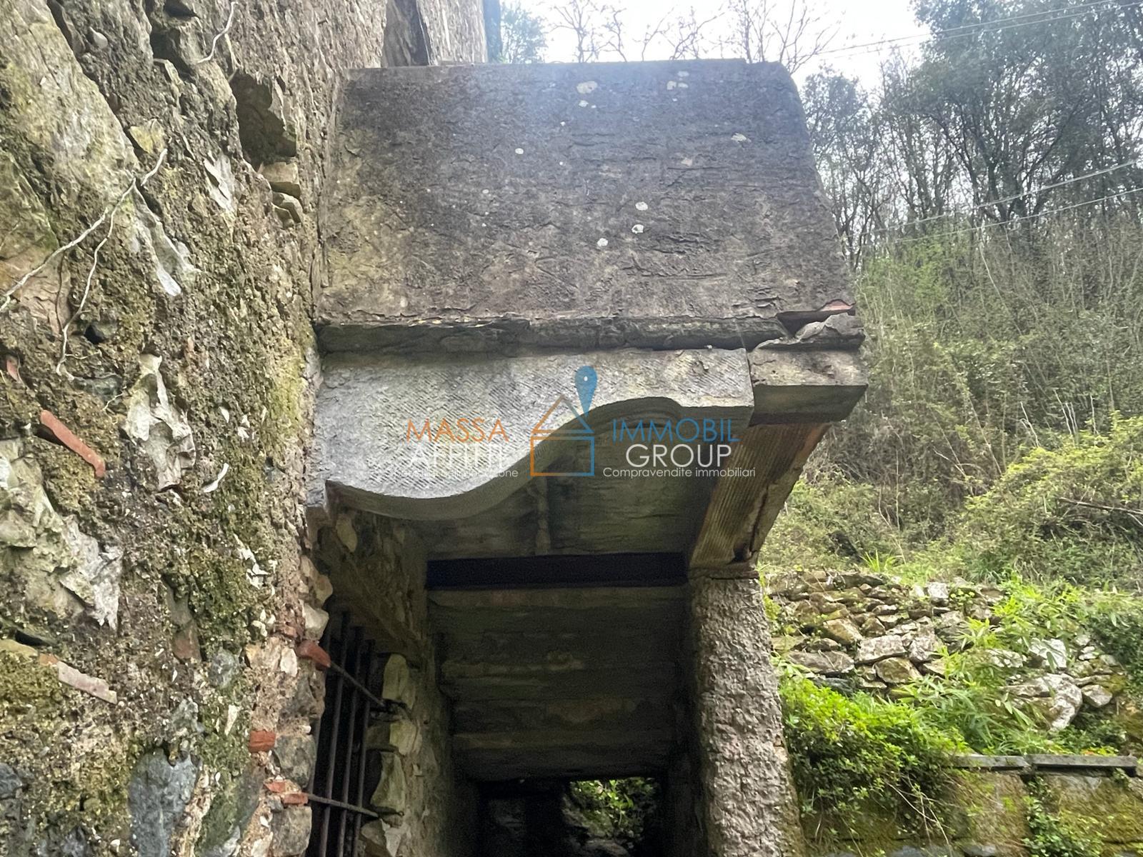 Immagine 9 di Casa semindipendente in vendita  in Via Monte Grappa 1 a Stazzema