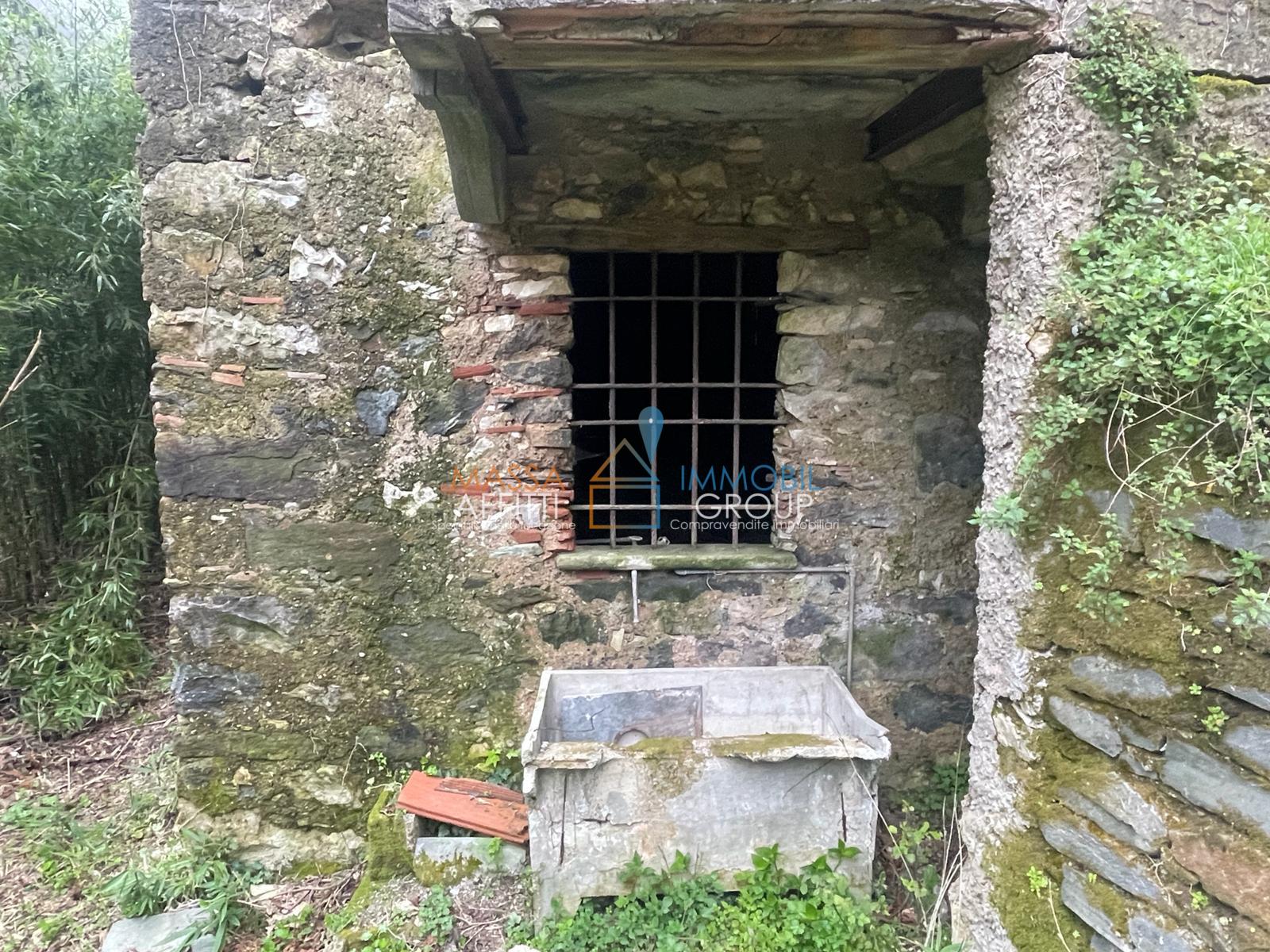 Immagine 8 di Casa semindipendente in vendita  in Via Monte Grappa 1 a Stazzema