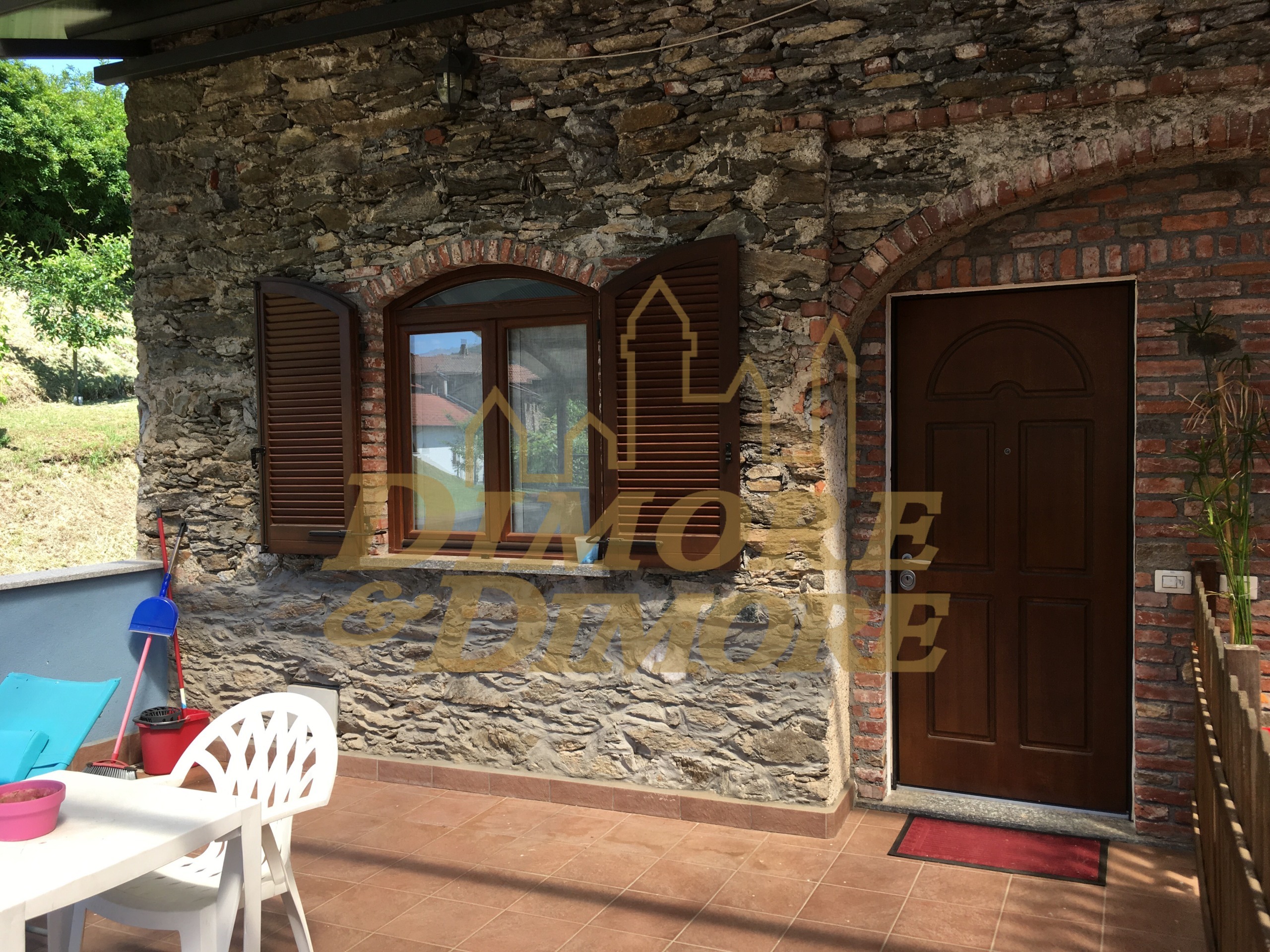 Immagine 16 di Villa in vendita  a Luino