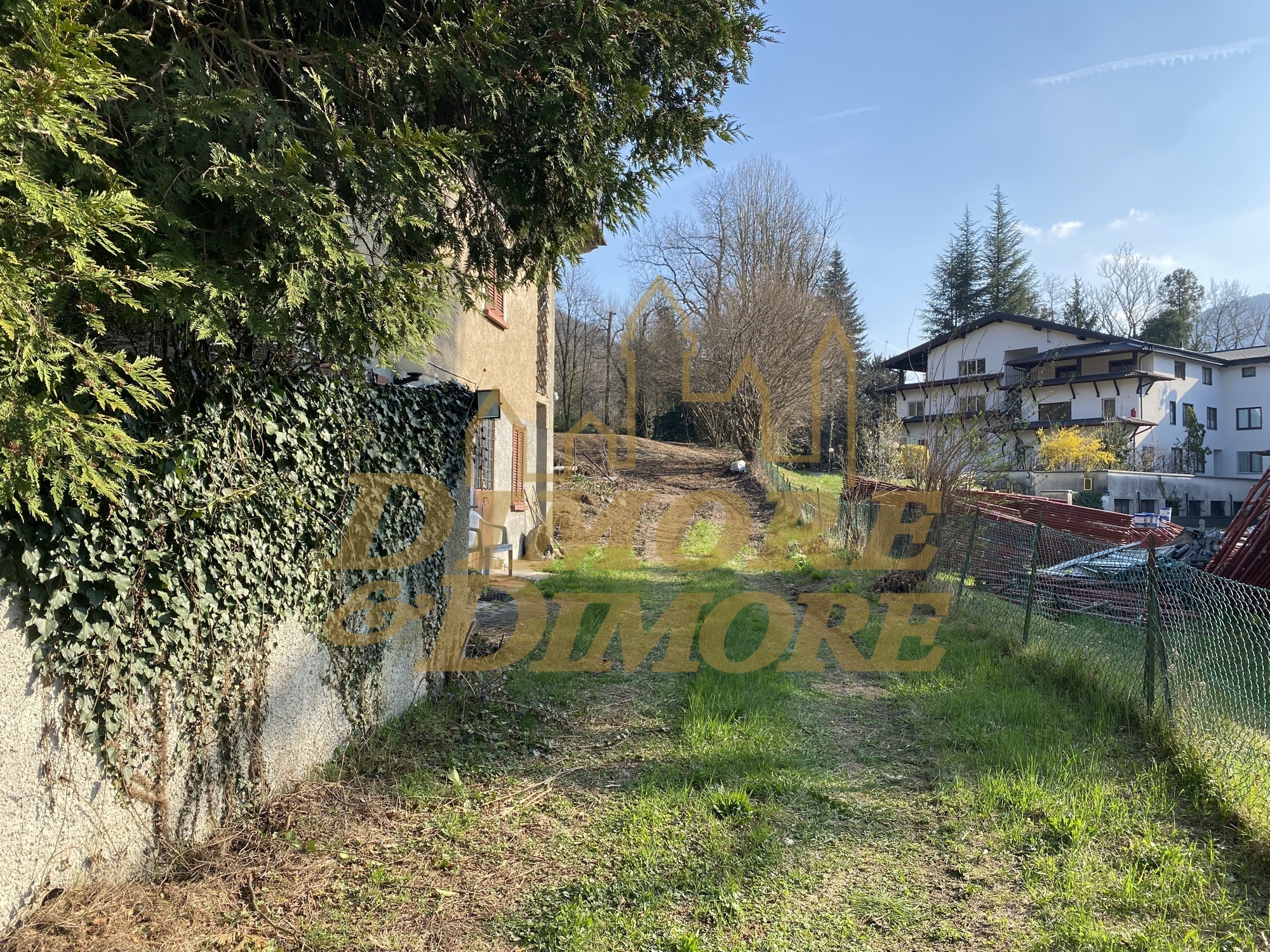 Immagine 18 di Terreno edificabile in vendita  in Via G. Andreani 2 a Valganna