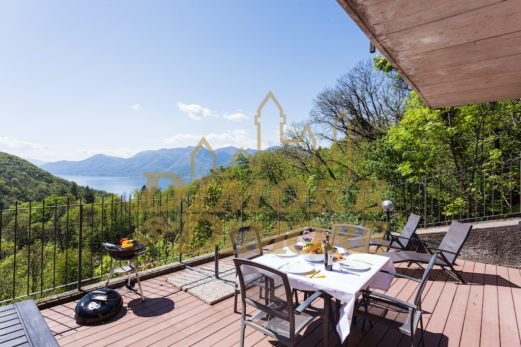 Immagine 21 di Villetta a schiera in vendita  a Luino