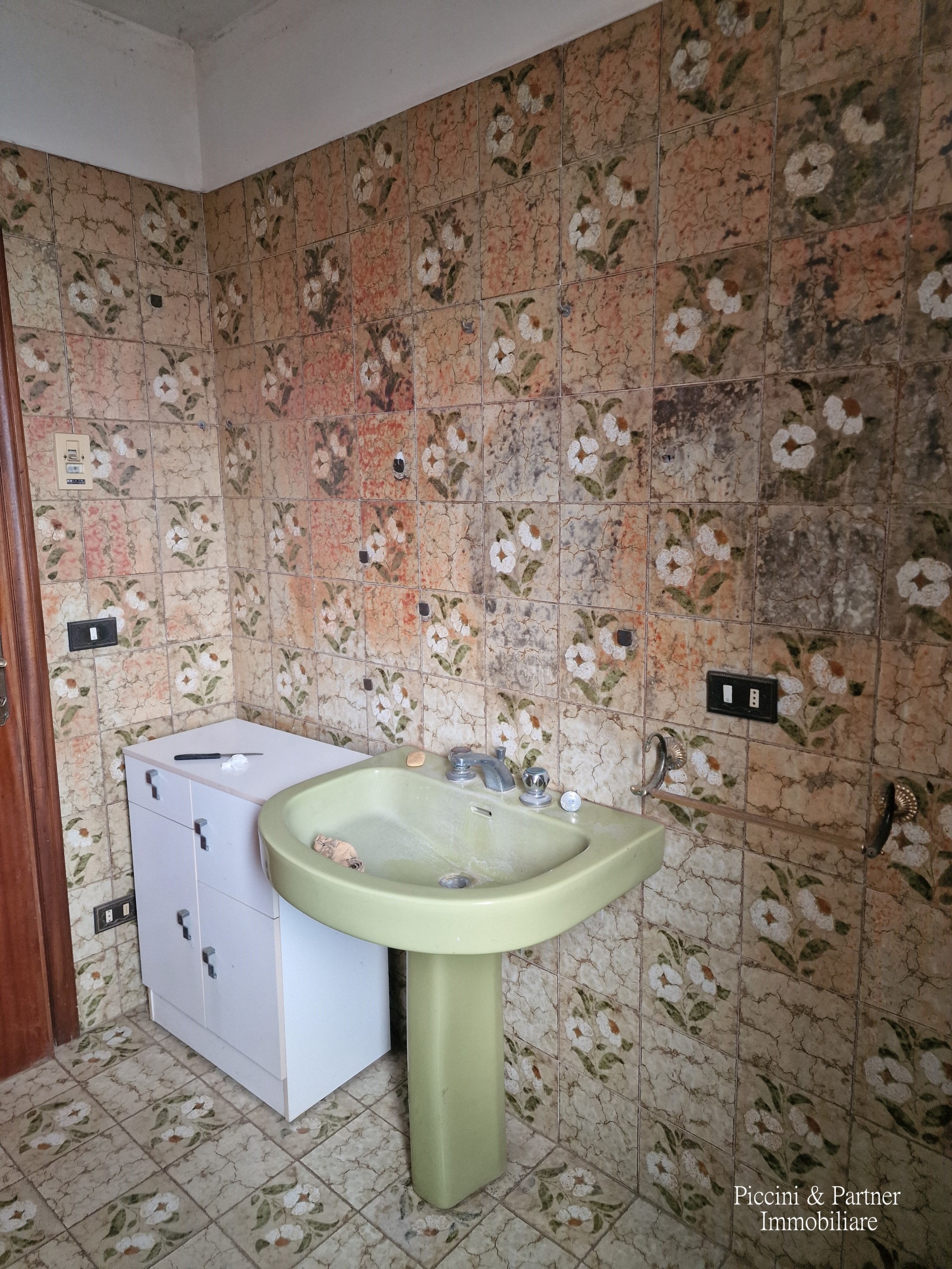 Immagine 28 di Pentalocale in vendita  in Via dei Partigiani 57 a Castiglione Del Lago