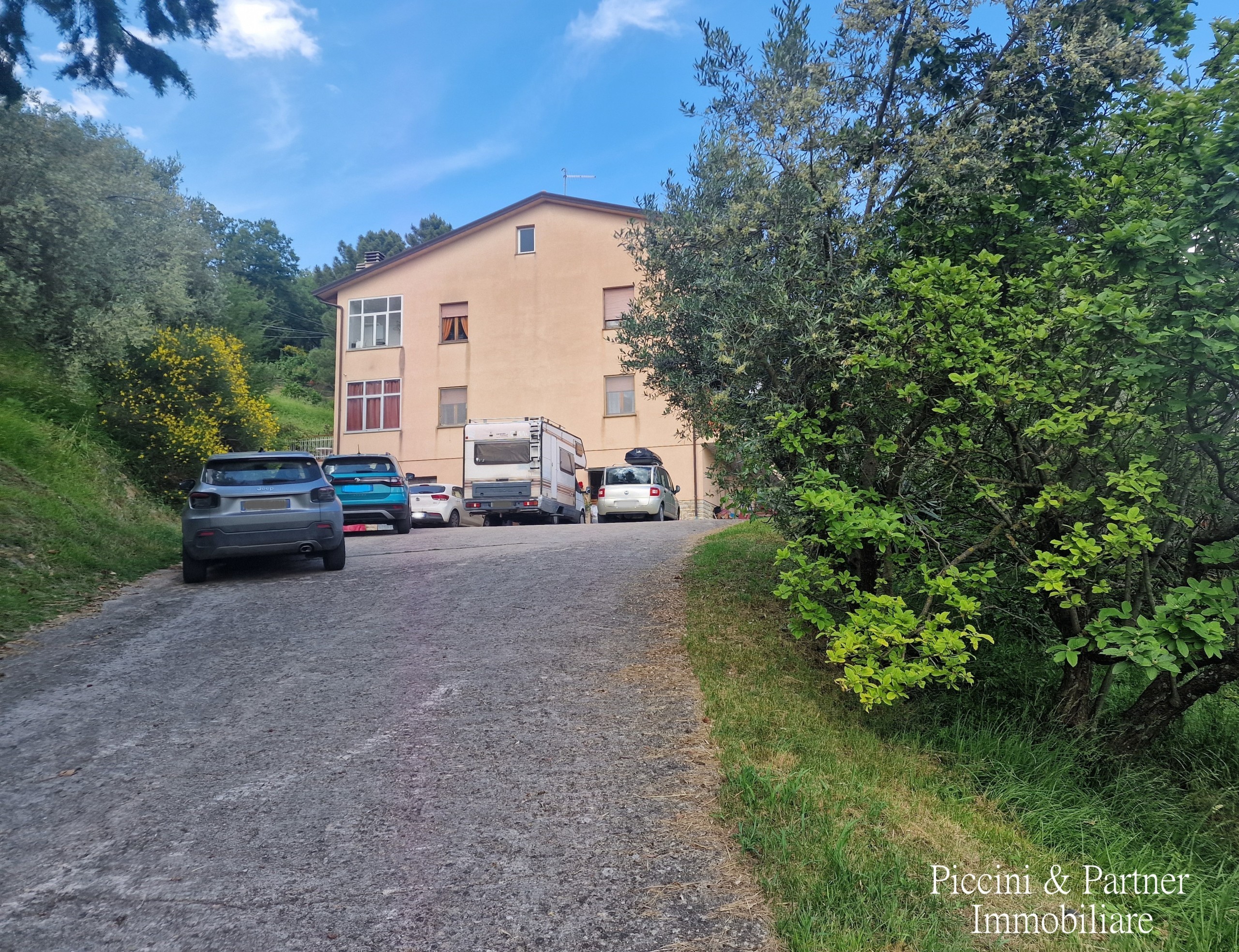 Immagine 2 di Pentalocale in vendita  in Strada Ponte Rio Ponte Pattoli a Perugia