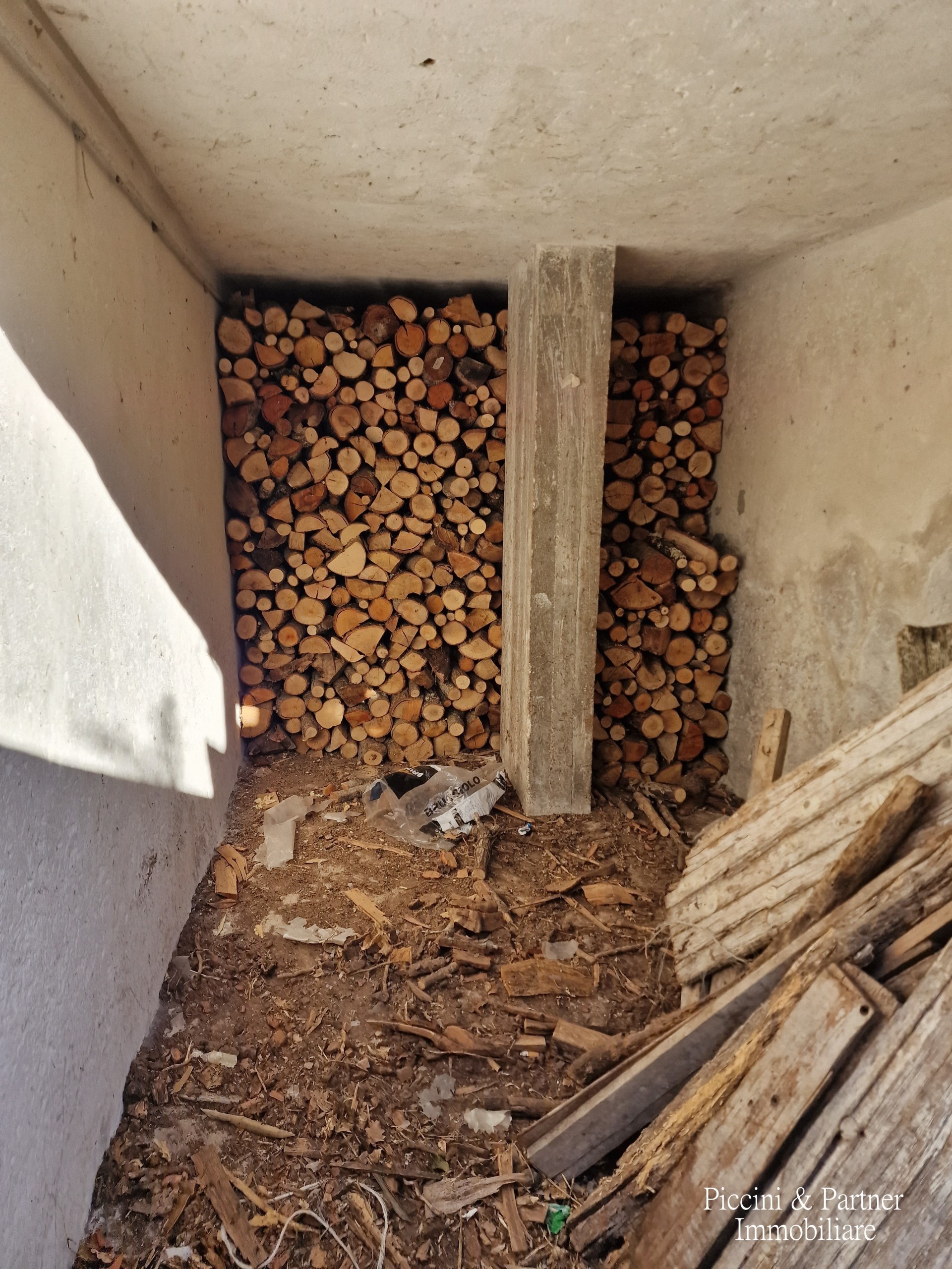 Immagine 49 di Casa indipendente in vendita  in Via Costa a Magione