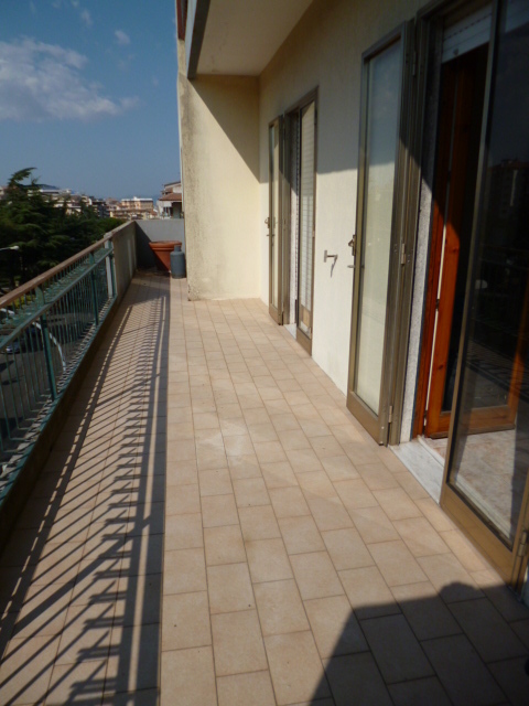 Immagine 1 di Pentalocale in affitto  a Ragusa