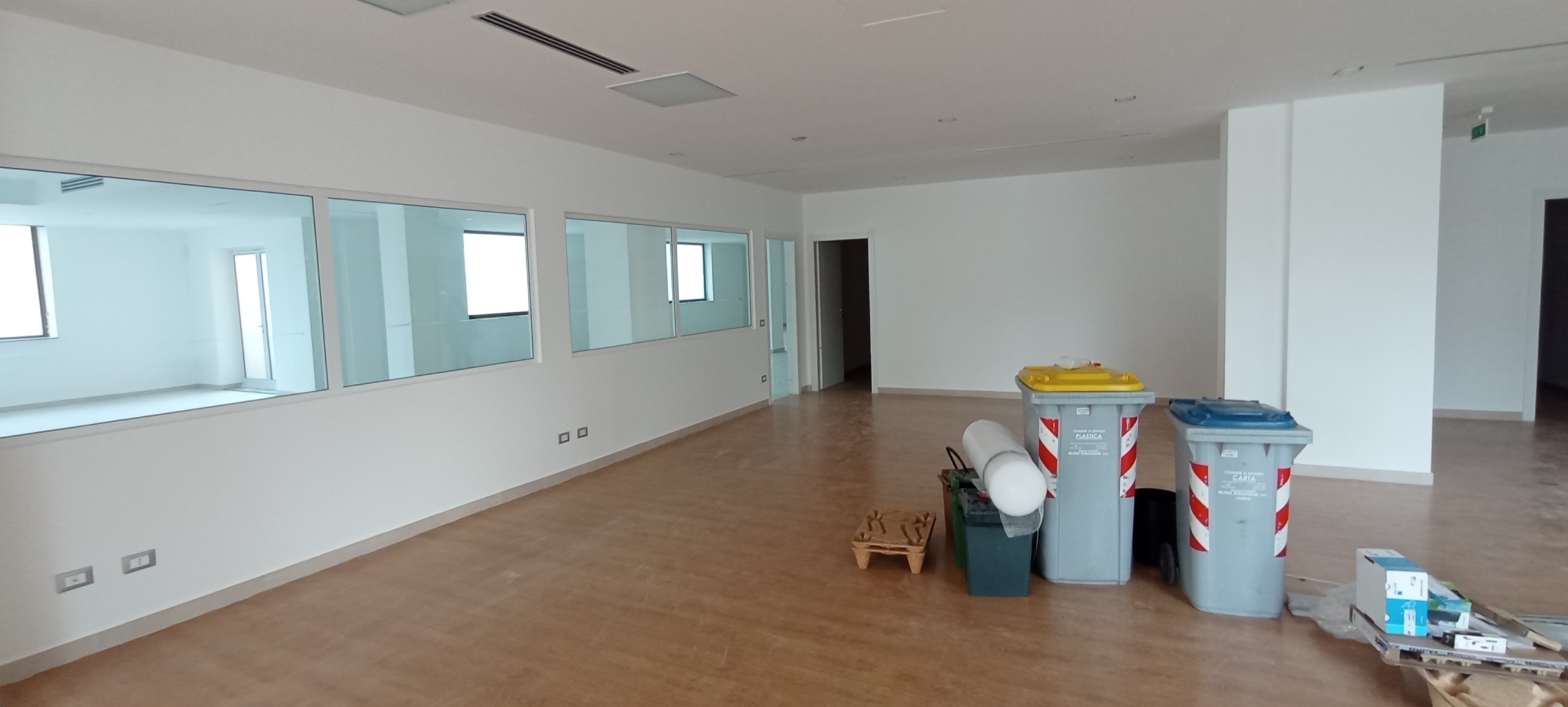 Immagine 13 di Locale commerciale in affitto  a Ragusa