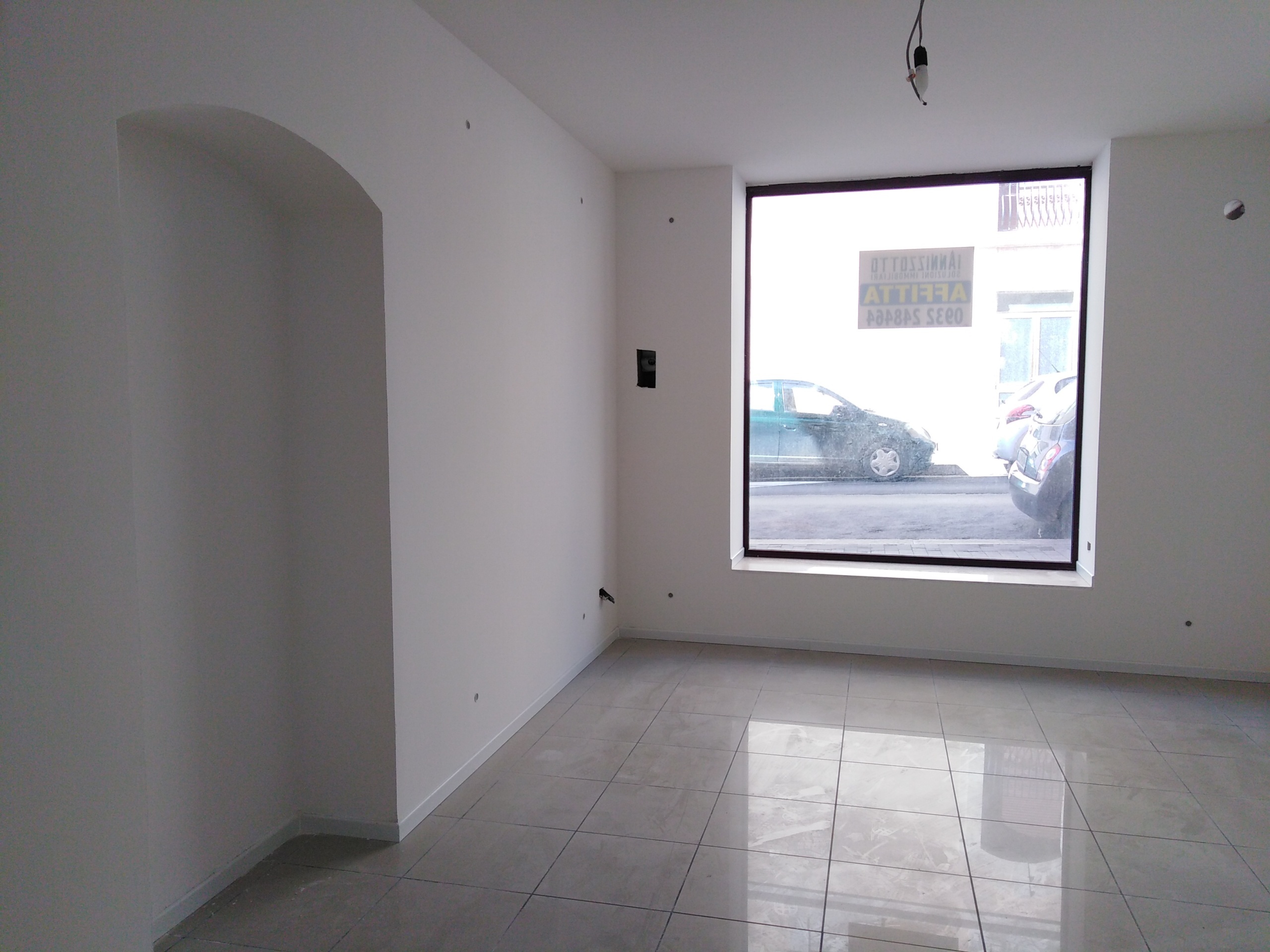 Immagine 6 di Locale commerciale in affitto  a Ragusa