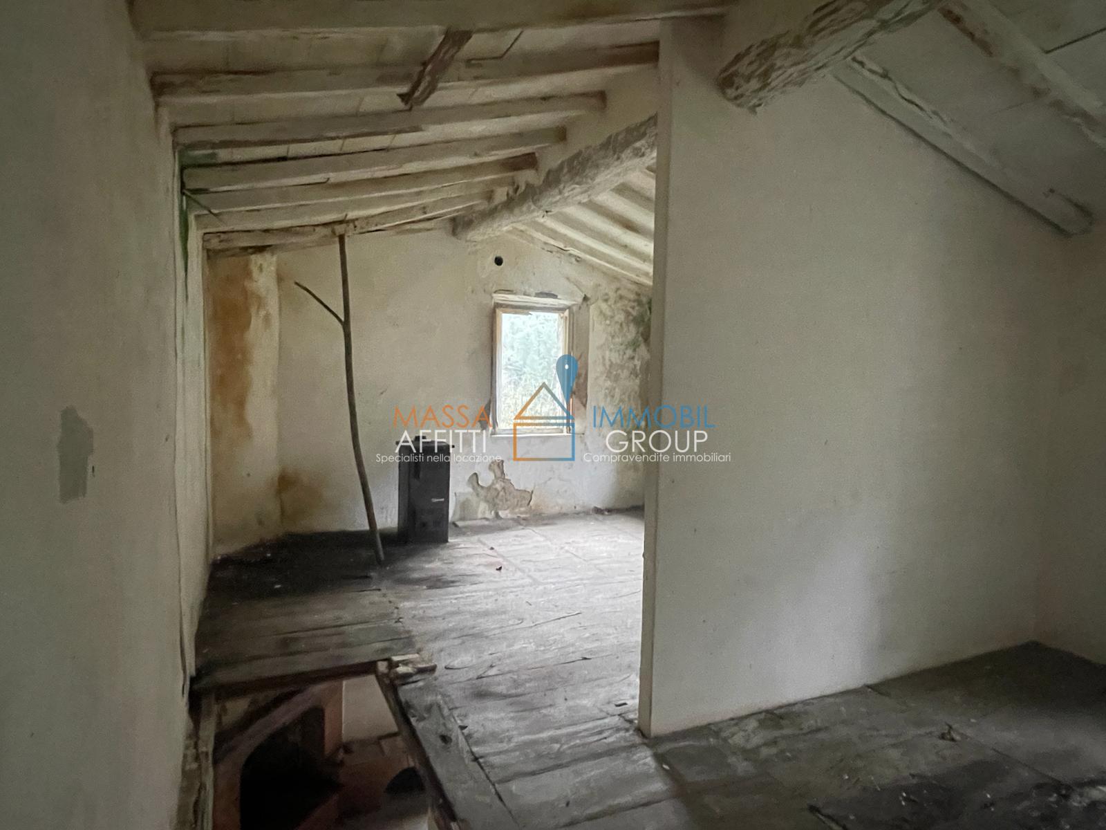 Immagine 35 di Casa semindipendente in vendita  in Via Monte Grappa 1 a Stazzema