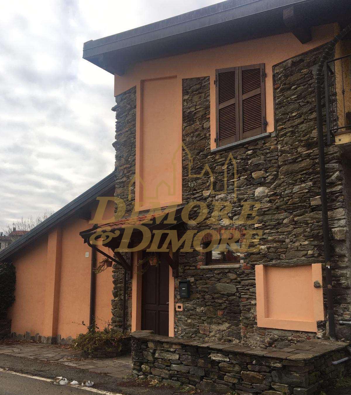 Immagine 3 di Villa in vendita  a Luino