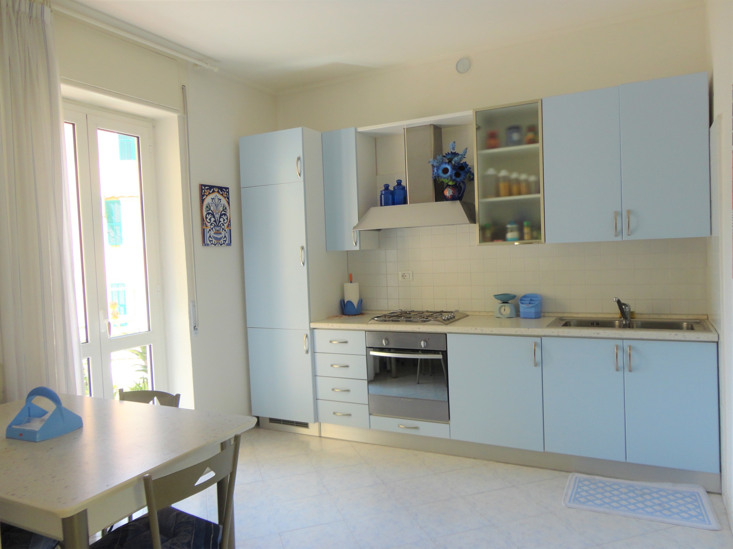 Immagine 2 di Trilocale in vendita  a Alassio