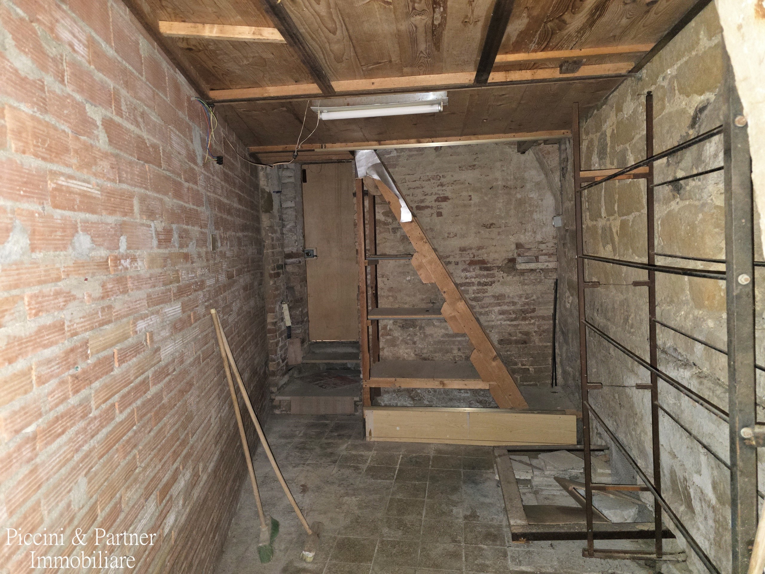 Immagine 18 di Pentalocale in vendita  in Via San Giovanni del Fosso 14 a Perugia