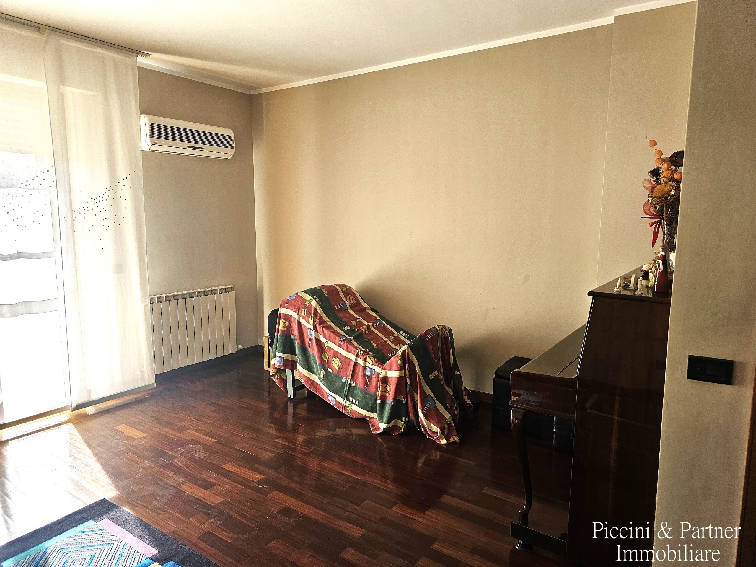 Immagine 3 di Pentalocale in vendita  in Via Ardigò a Perugia