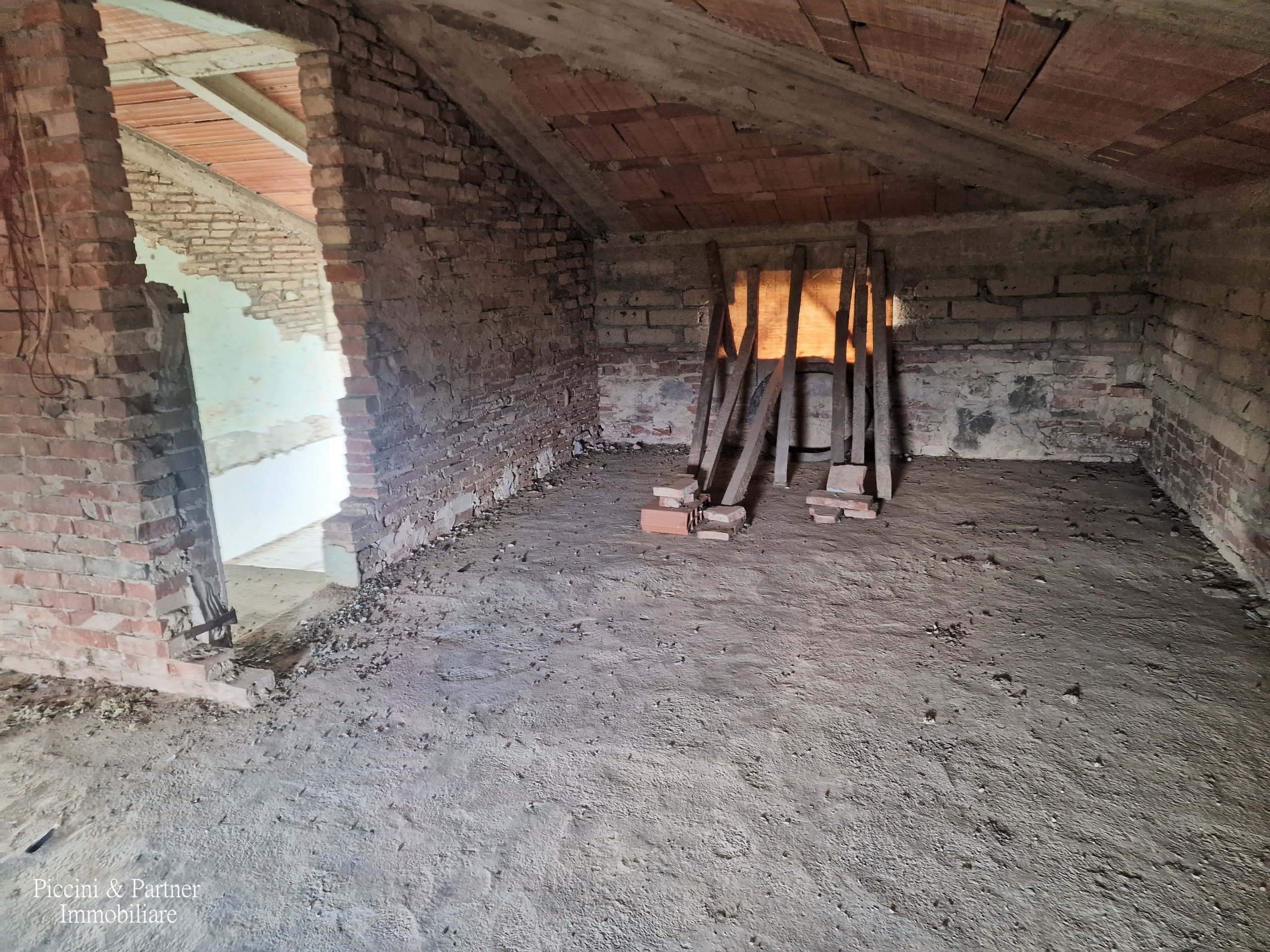 Immagine 37 di Pentalocale in vendita  in Via dei Partigiani 57 a Castiglione Del Lago