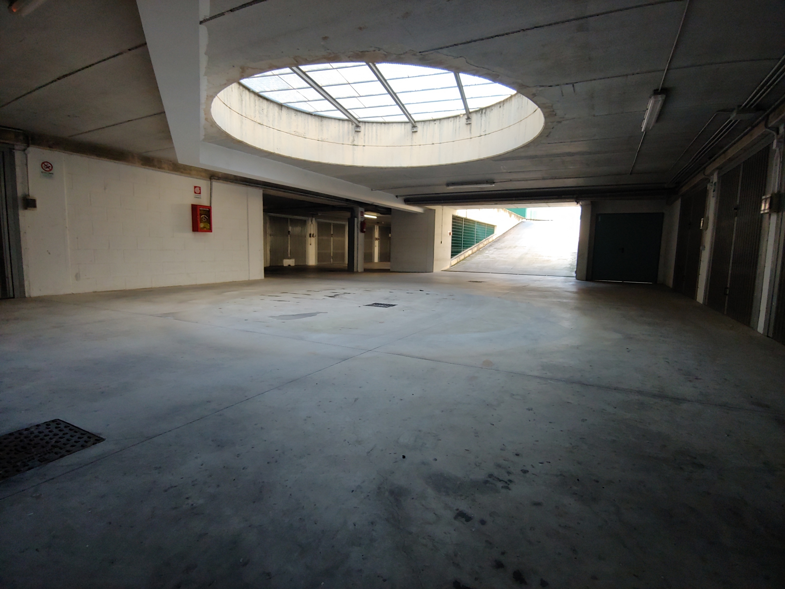 Immagine 3 di Garage in vendita  in Via Don Tonino Bello 97 a Roma