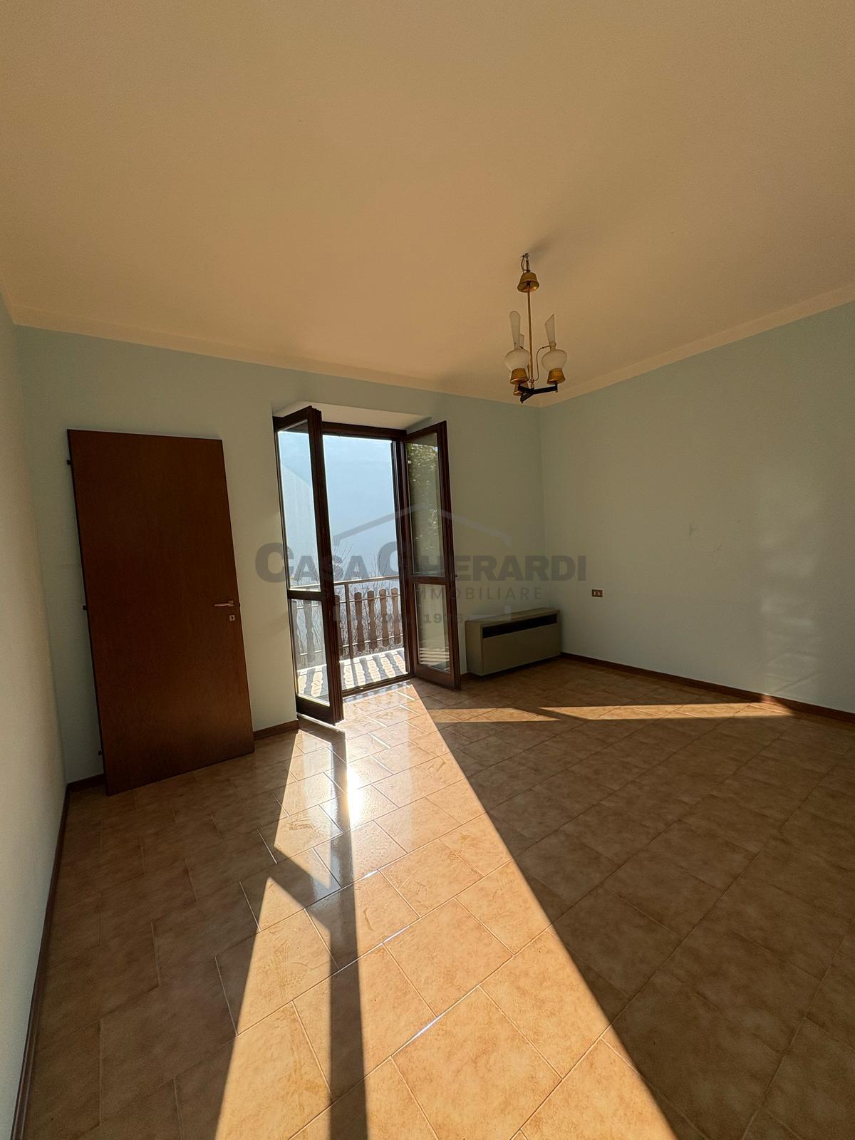 Immagine 8 di Trilocale in vendita  in Via Santa Geltrude Comensoli a Rota D'imagna