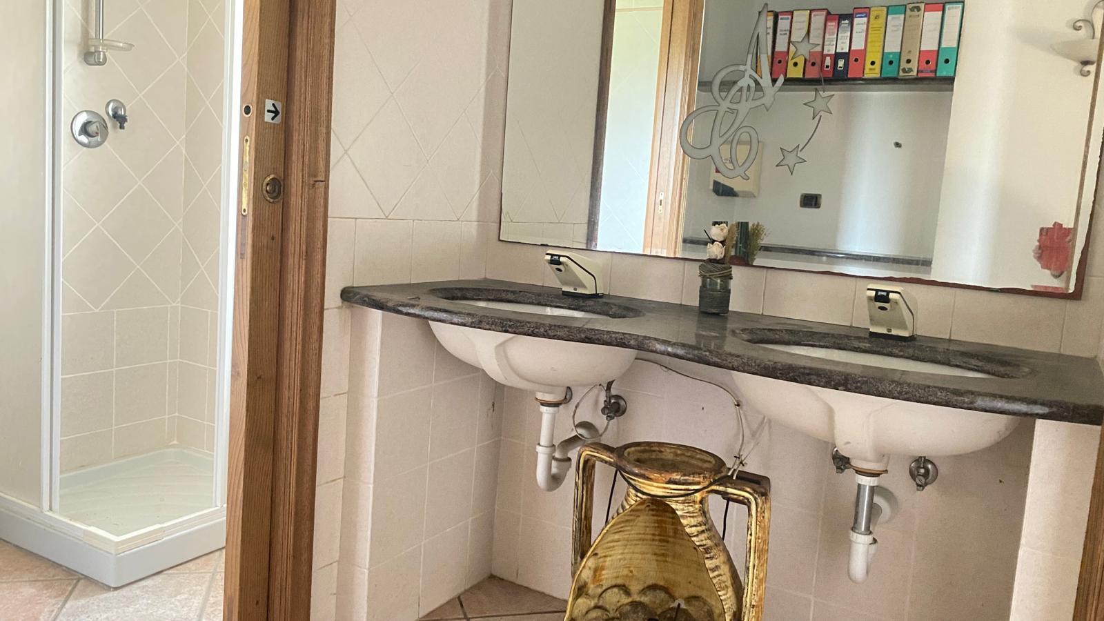 Immagine 35 di Albergo/B&B/Residence in vendita  in VIA  SAVONA 50 a Urbe