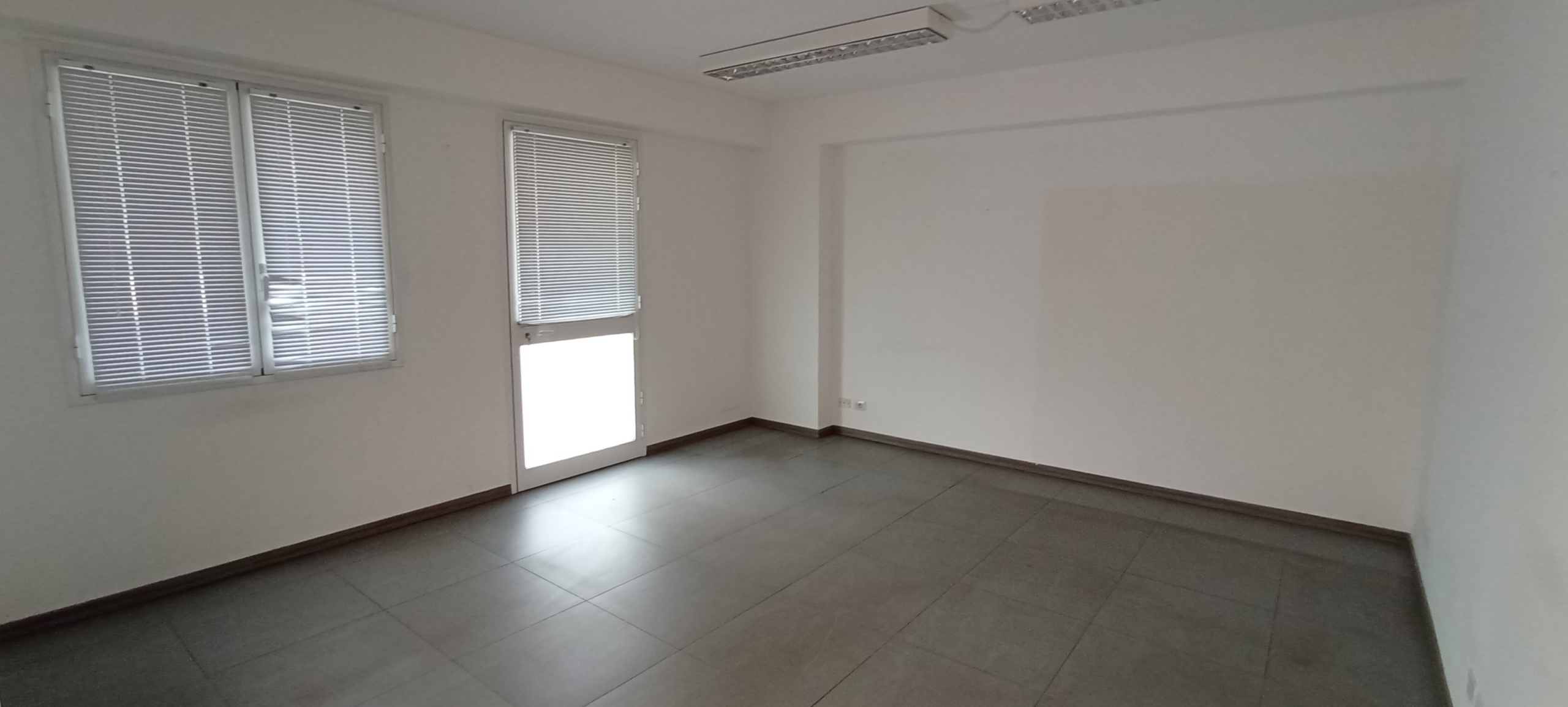 Immagine 2 di Ufficio in affitto  a Ragusa