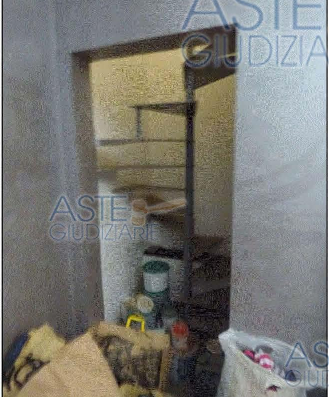 Immagine 4 di Locale commerciale in vendita  a Rimini