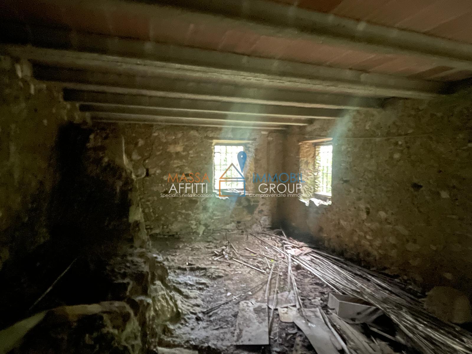 Immagine 44 di Casa semindipendente in vendita  in Via Monte Grappa 1 a Stazzema