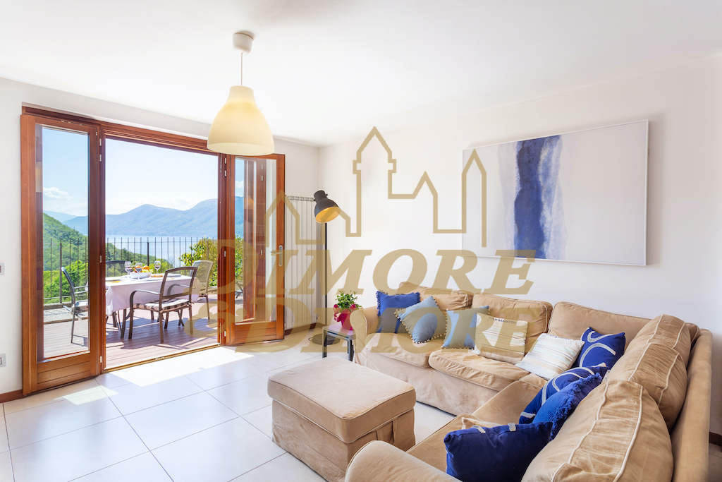 Immagine 5 di Villetta a schiera in vendita  a Luino