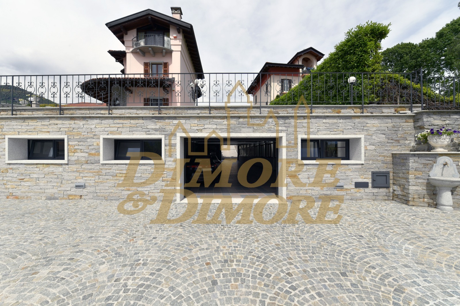 Immagine 10 di Villa in vendita  a Verbania