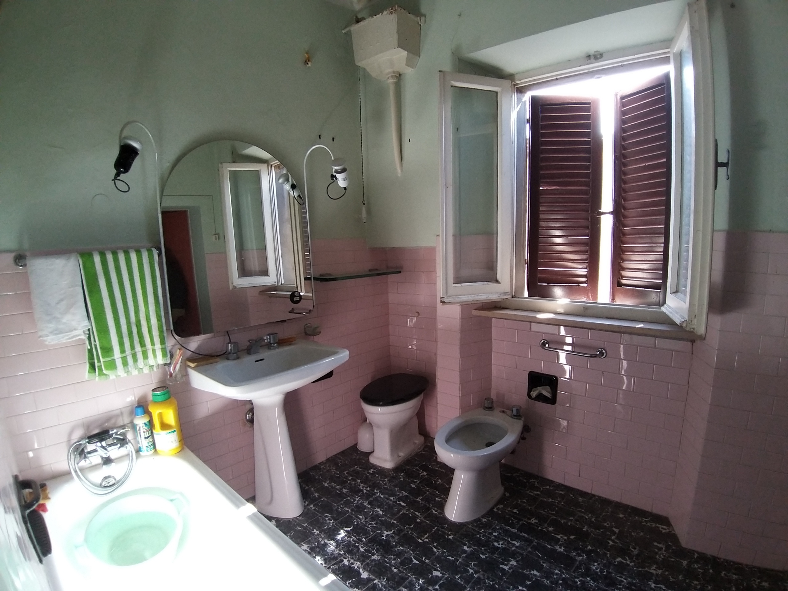 Immagine 16 di Quadrilocale in vendita  in Piazza Cesare Caporali 4 a Castiglione Del Lago