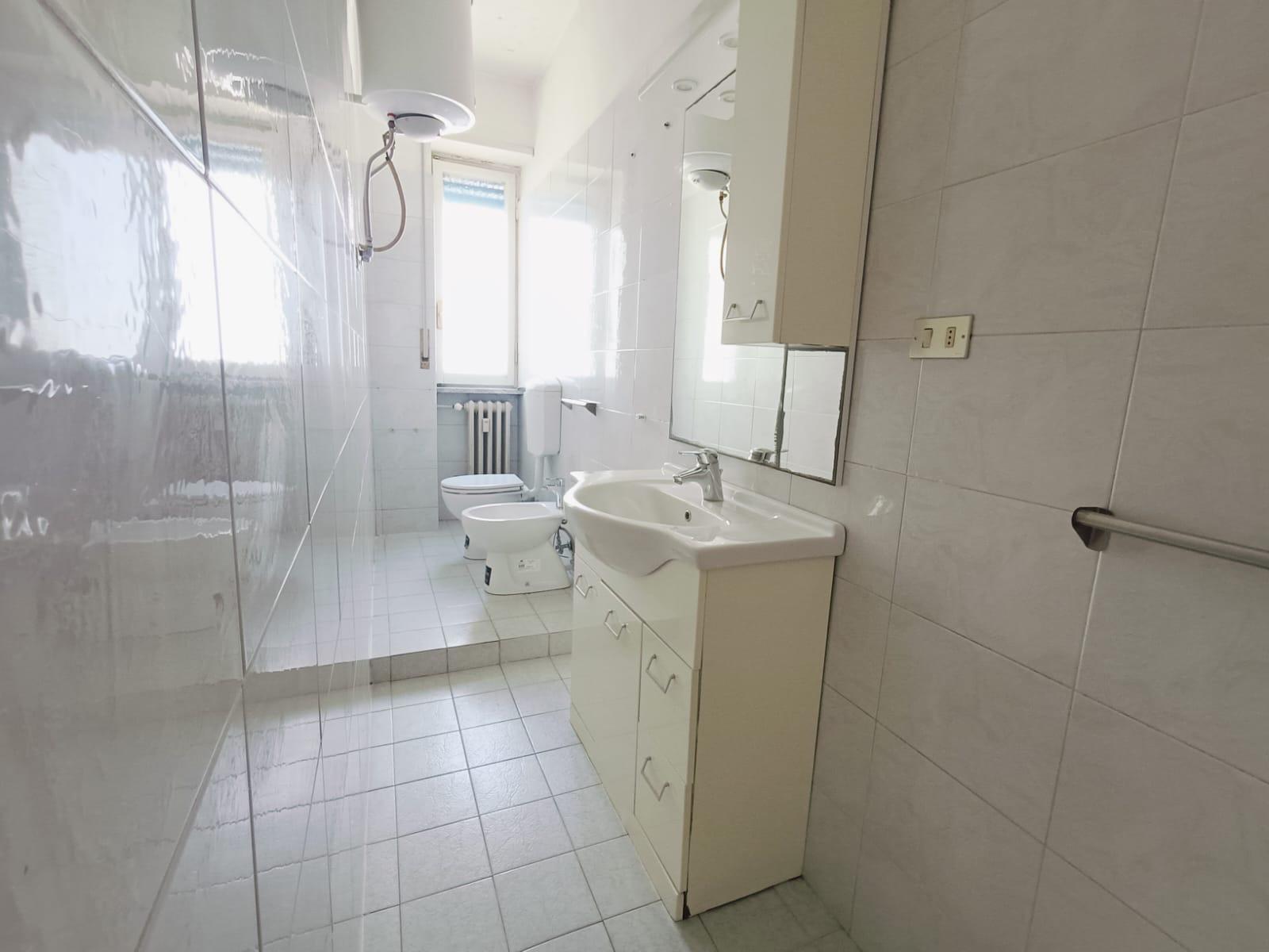 Immagine 21 di Quadrilocale in vendita  in Via Remmert F,lli 21 a Ciriè