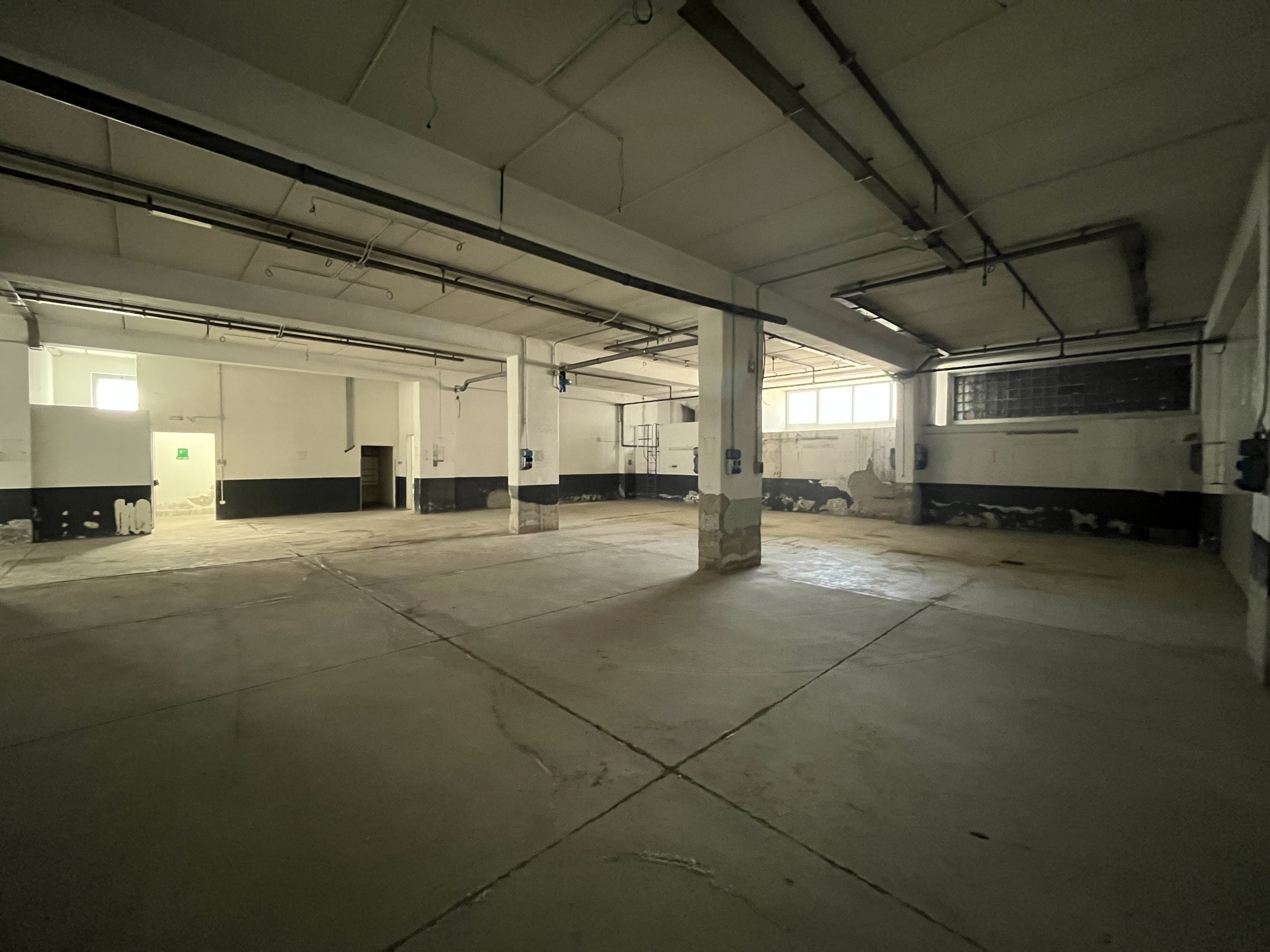 Immagine 7 di Magazzino in affitto  in Viale della Valle Lucrezia 50 a Catanzaro