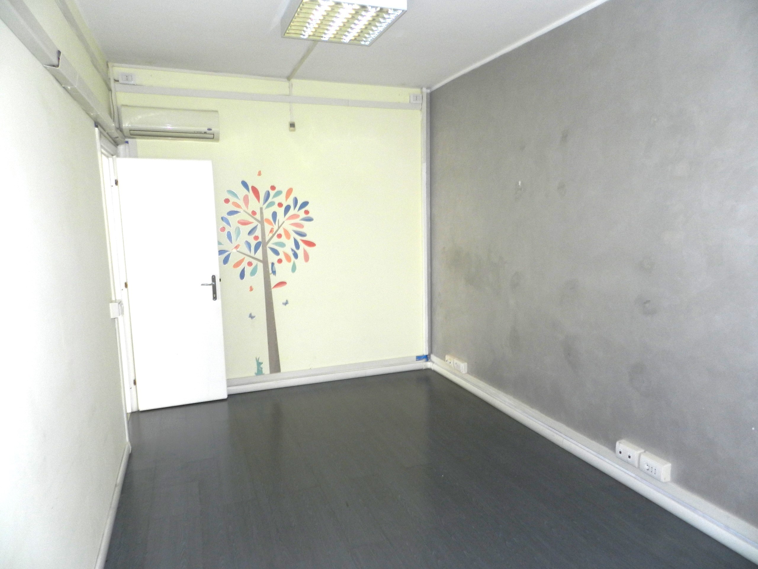 Immagine 25 di Palazzo in vendita  in Via degli Abeti 29 a Roma