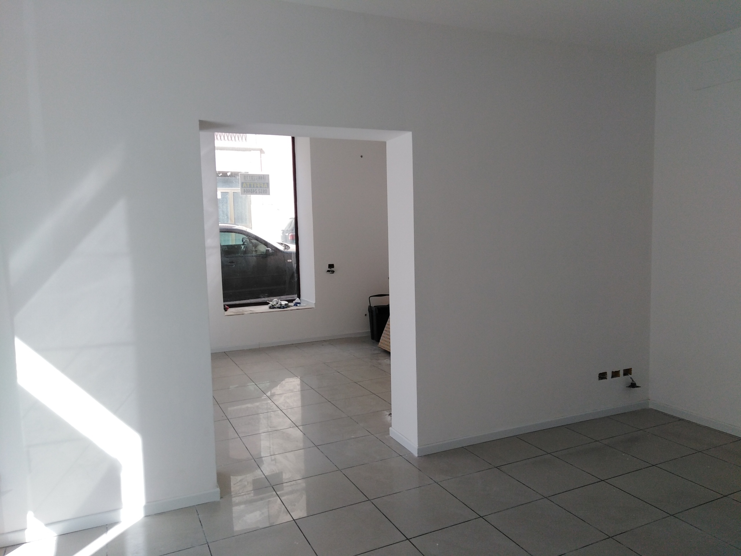 Immagine 5 di Locale commerciale in affitto  a Ragusa